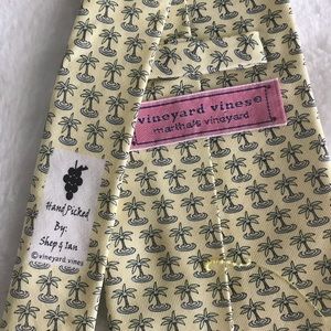 Vineyard vines tie